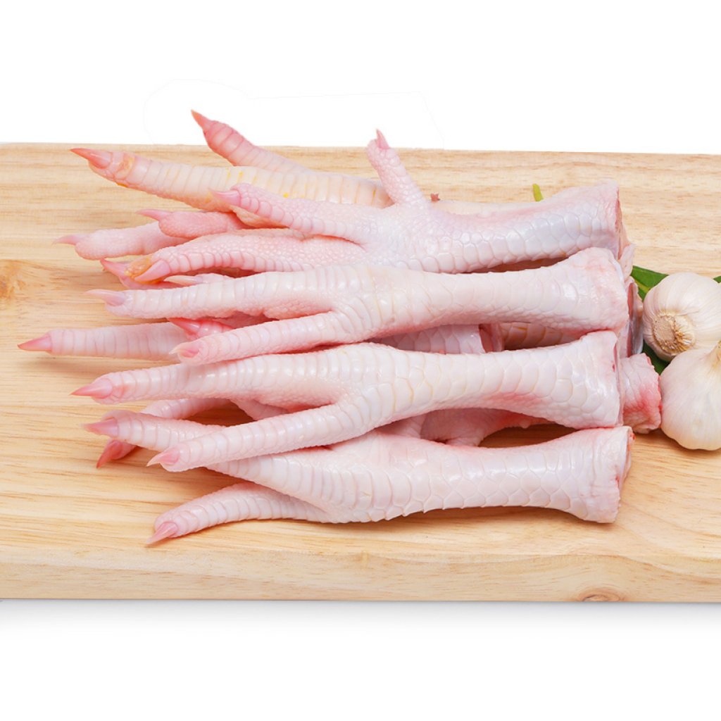 Bạn cần chọn chân gà tươi ngon, chất lượng để món ăn hoàn chỉnh hương vị.